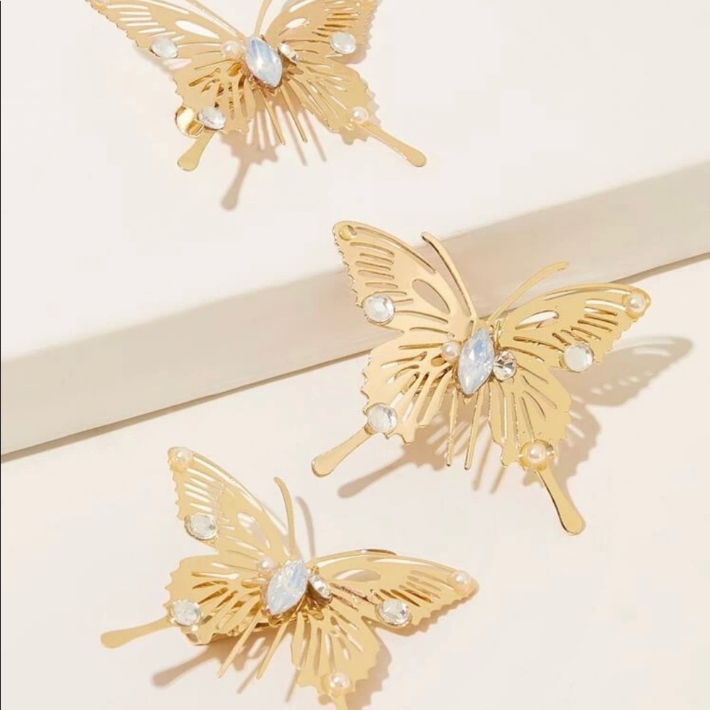✨🛍✨NWT 3 Piece Butterfly Hair Clip Set